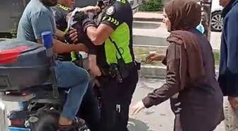 Hatay Antakya'da motorize trafik polisi, bilinci kapanan bebeği hastaneye yetiştirdi