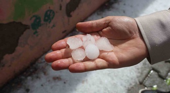 Hatay'da ceviz büyüklüğünde dolu! 10 dakikada dere taştı, 30 ev zarar gördü