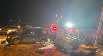 Hatay Reyhanlı'da hafif ticari araç ile otomobil çarpıştı, 6 kişi yaralandı