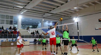 Kamu personeli, Kayseri'de 4. Kamu Spor Oyunları'nda voleybol ve futsalda buluştu