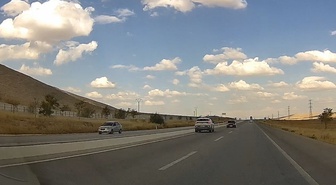 Konya-Aksaray kara yolunda ters yönden gelen otomobil, SUV araçla kafa kafaya geldi