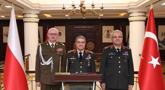 Polonya Kara Kuvvetleri Müfettişi Fajkowski, Bayraktaroğlu tarafından kabul edildi