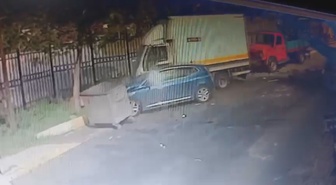 Sarıyer Ferahevler'de kamyonet ile otomobil çarpıştı, 2 araç daha karıştı, 3 kişi yaralandı