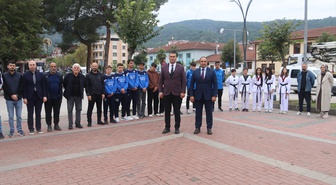 Taşova'da Amatör Spor Haftası için Atatürk Anıtı'nda çelenk sunuldu