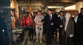 Vali Işın, Kütahya Müzesi'nde 62 bin 701 eserden 3 bin 300'ün sergilendiğini söyledi