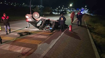 Van Edremit'te dün gece otomobil takla attı, kazada 2 kişi yaralandı