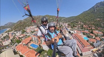 94 yaşında ilk kez yamaç paraşütü yaptı! Fethiye semalarında 'Paraşütü ben idare ediyorum' dedi