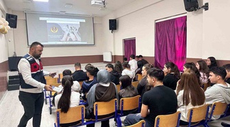 Afyonkarahisar Dinar'da jandarma 206 kişiye siber güvenlik eğitimi verdi