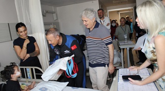 Akdeniz Üniversitesi'nde 11 astronot kanser tedavisi gören çocuklara moral verdi
