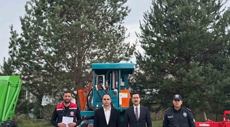 Akyaka'da tarımsal üretim için 4 farklı makine çiftçilerin kullanımına sunuldu