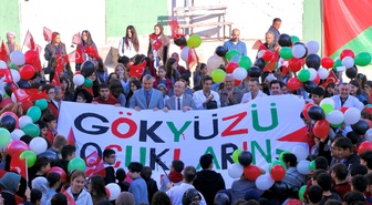Amasya ve Tokat'ta öğrenciler Gazze'deki soykırımı balon ve şiirlerle protesto etti