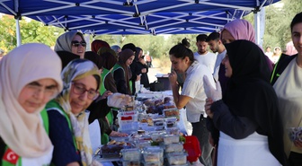 Aydın Adnan Menderes Üniversitesi öğrencileri Filistin için kermes düzenledi