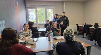 Bilecik Bozüyük'te polis, öğrencilere KADES ve dolandırıcılık konusunda bilgi verdi