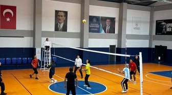 Bilecik Pazaryeri'nde Amatör Spor Haftası'nda kurumlar voleybol maçında buluştu