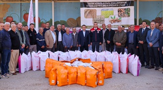 Bilecik'te tarım desteği kapsamında 306 üreticiye 717 torba kanola tohumu dağıtıldı