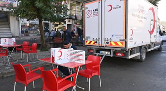 Bitlis Hizan'da Türk Kızılay kan bağışı kampanyasına vatandaşlar destek veriyor