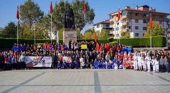 Bolu'da Amatör Spor Haftası açılışı yürüyüş ve Anıtpark etkinliğiyle yapıldı