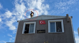Bursa'da kaçak evi yıkılacak adam çatıya çıktı! Elinde benzin bidonuyla 3 saat direndi