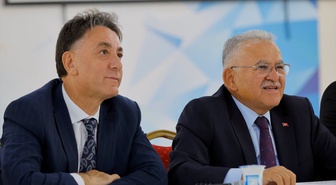 Büyükşehir Başkanı Büyükkılıç, Develi'de muhtarları dinledi, kütüphaneyi inceledi
