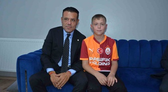Dinçer Azaphan, Soma'da ölen Kerim Ören'in oğlu Yaşar'ı Kırkağaç'ta ziyaret etti