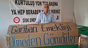 Emekli-Sen Osmaniye Şube Başkanı Önal, TÜİK enflasyonuna tabutla tepki gösterdi