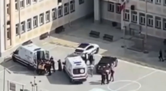 Esenyurt'ta lise öğrencisi iki arkadaşını bıçakla yaraladı, birinde hayati tehlike var