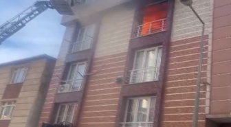 Esenyurt'ta yangında üst katta mahsur kalan 1'i bebek 5 kişiyi itfaiye kurtardı