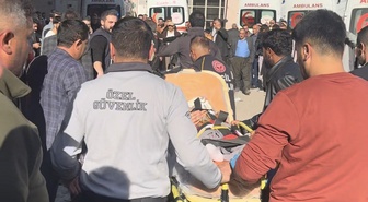 Hakkari'de kafa kafaya çarpışan araçlarda 2 yaşındaki çocuk öldü, 7 kişi yaralandı