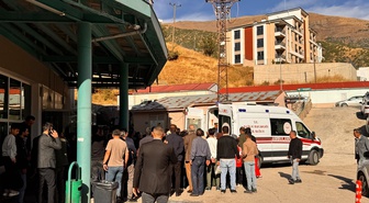 Hakkari Şemdinli'de kazada 2 yaşındaki çocuk öldü, 7 kişi yaralandı
