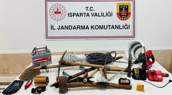 Isparta'da 3 ayda 10 operasyonda 30 sikke ve Osmanlı subay kılıcı ele geçirildi
