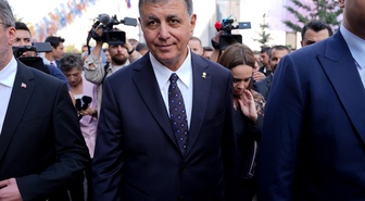 Cemil Tugay'ın AK Parti'ye geçmesi sonrası İzmir'de ilk istifa