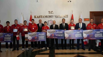Kastamonu Valisi Dallı, TEKNOFEST'te derece alan öğrenci ve öğretmenleri tebrik etti
