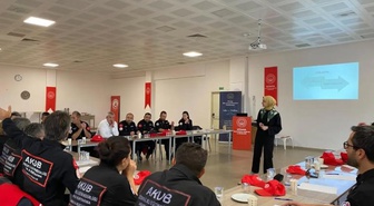 Kütahya'da AKUB gönüllüleri afetzedeler için psikolojik ilk yardım eğitimi aldı