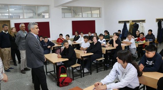 Merzifon Kaymakamı Karaaslan, Gazi Ortaokulu'nda öğrencilerle sohbet etti