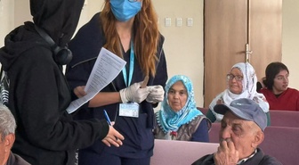 Niğde Bor'da huzurevi sakinlerine üniversite iş birliğiyle diş taraması yapıldı