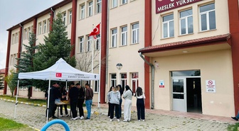 Sivas Gemerek'te polis, MYO öğrencilerini güvenlik risklerine karşı bilgilendirdi