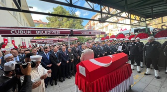 Uygulama noktasında şehit edilen polis memuru toprağa verildi