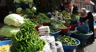 Van'da kışlık turşu mesaisi başladı, kornişonun 3 kilosu ortalama 100 lira