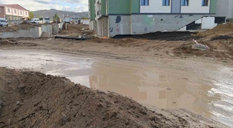 Van Muradiye'de inşaat okul yolunu çamura çevirdi, yüzlerce öğrenci mağdur oldu