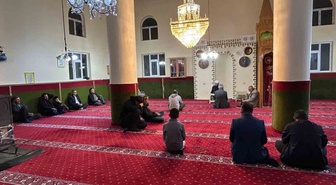 Van Özalp'te cami cemaati sabah namazında buluştu, çorba ve kahvaltı ikram edildi
