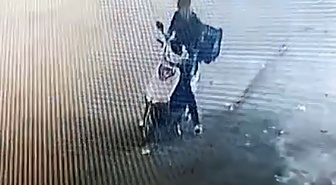 Adana'da motosiklet çalan Ömer S., çaldığı motosikletle yakalanıp tutuklandı
