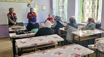 Afyonkarahisar'da kadın çiftçilere hayvansal üretim eğitimi verildi