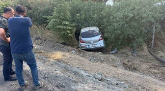 Antalya Serik'te kontrolden çıkan otomobil şarampole düşüp sürücü hafif yaralandı