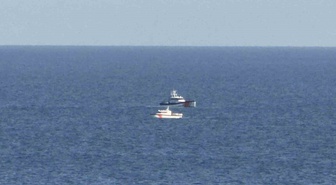 Amasra'da kayıp madenciye ait olduğu sanılan teknenin batma anı kameraya yansıdı! Saniyeler içinde gözden kayboldu