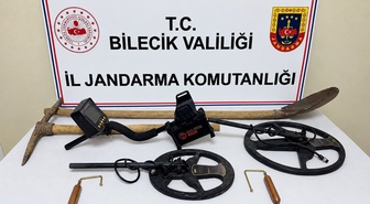 Bilecik Gölpazarı'nda define arayan 2 kişi jandarma operasyonuyla suçüstü yakalandı