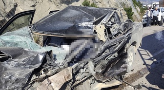 Bolu Mudurnu'da TIR ile kamyonet çarpıştı, kamyonet sürücüsü öldü, 3 kişi yaralandı