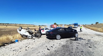 Burdur Yeşilova'da 3 otomobil çarpıştı; Musa Çakır öldü, 1'i ağır 7 kişi yaralandı