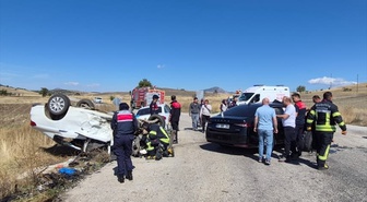 Burdur Yeşilova'da Orhanlı köyü yolunda 3 araç çarpıştı, 1 kişi öldü 4 kişi yaralandı