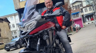 Seslendirme sanatçısı Ali Bilensir motosiklet kazasında can verdi! Eşi korkunç anlara tanık oldu
