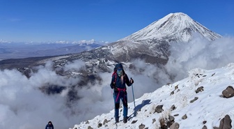 Dağcılar, Küçük Ağrı zirvesinden 5 bin 137 metre rakımlı Büyük Ağrı'yı görüntüledi